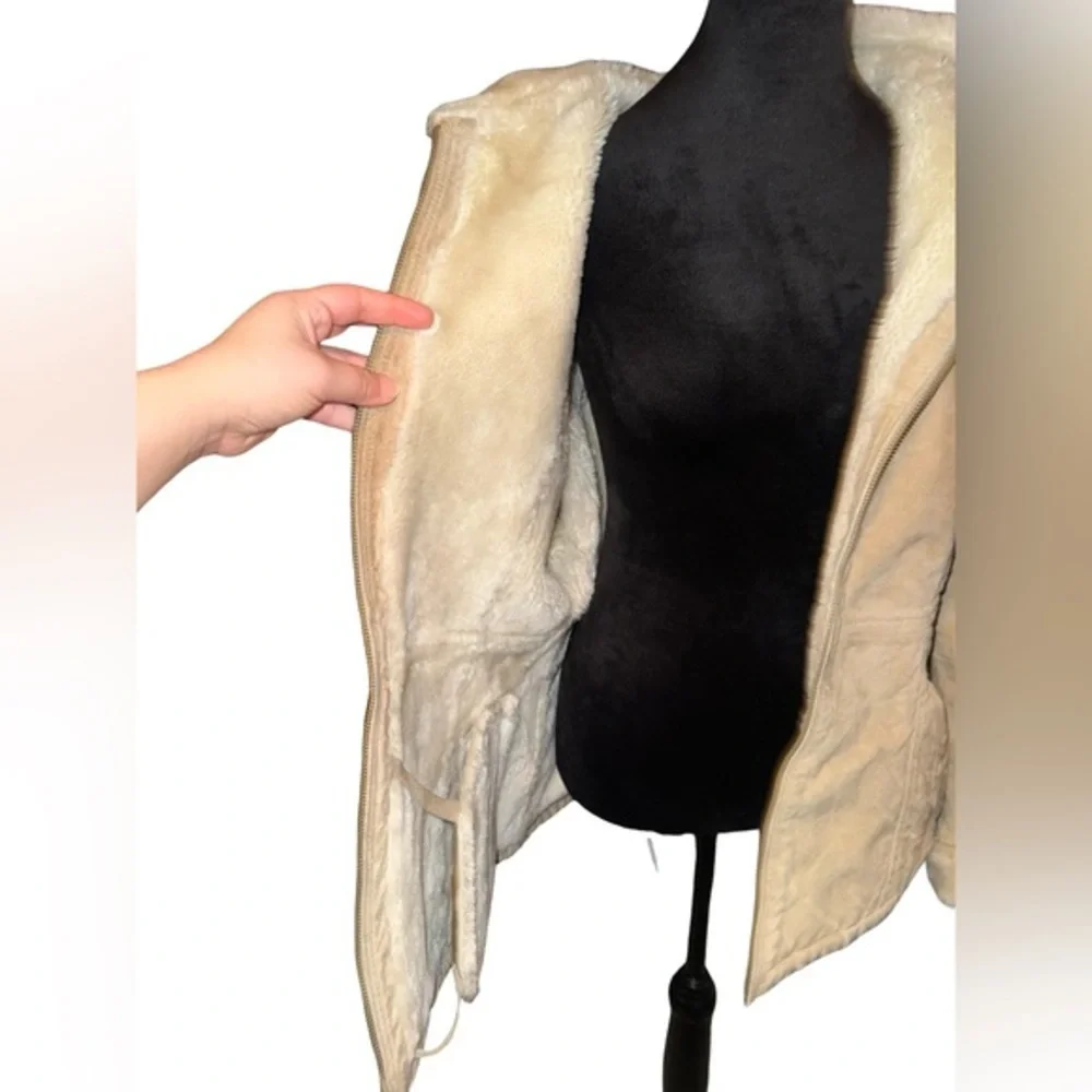 Y2K Sonoma Suede shell -Sherpa interior in beige size Large full zip coat‎